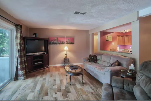 Lexington, MA 02421,5 April Ln #11