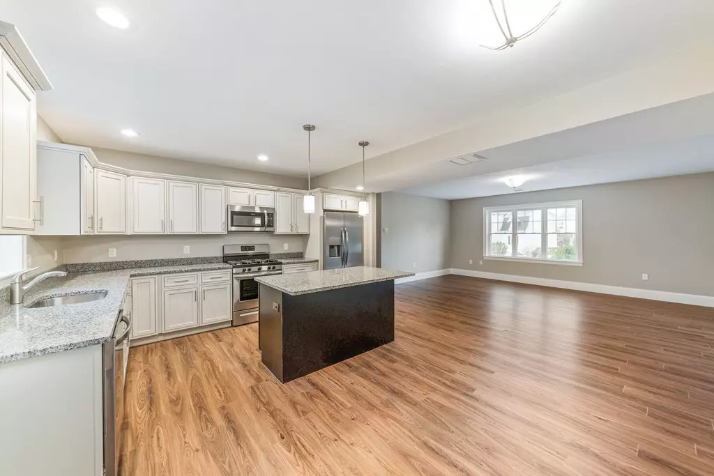 Whitman, MA 02382,15 Court Street #1