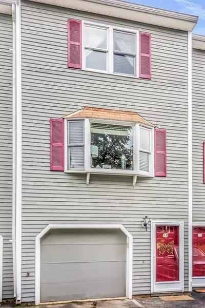 105 Tennis Plaza Rd #14, Dracut, MA 01826