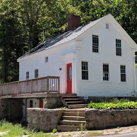 Bourne, MA 02532,27 Herring Pond Rd