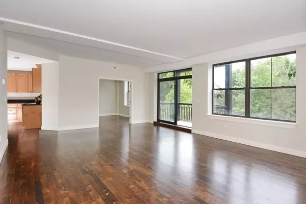 Brookline, MA 02445,110-112 Cypress St #211