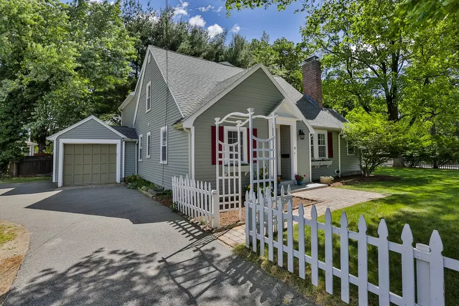 41 Kingsbury St, Wellesley, MA 02481