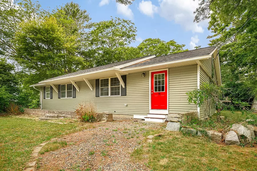 32 Peaceful Ln, Wareham, MA 02538