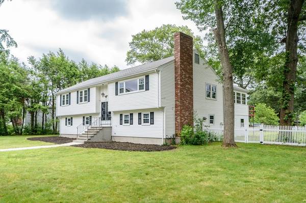 4 Larchwood Ln, Natick, MA 01760