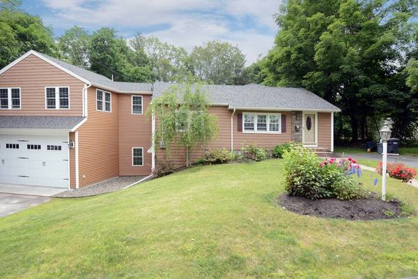 18 Winn St, Northborough, MA 01532