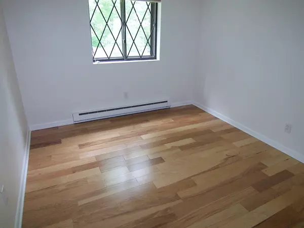 Braintree, MA 02184,14 Royal Lake Drive #6