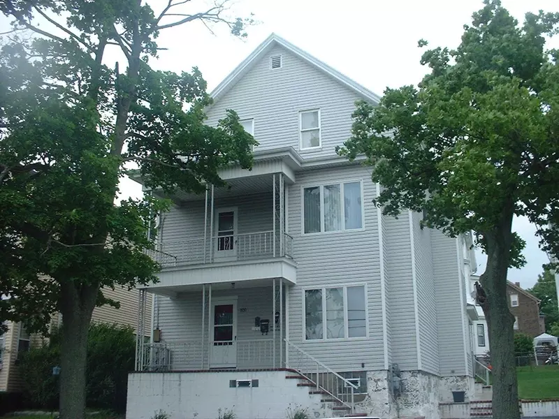 800 Locust St, Fall River, MA 02720