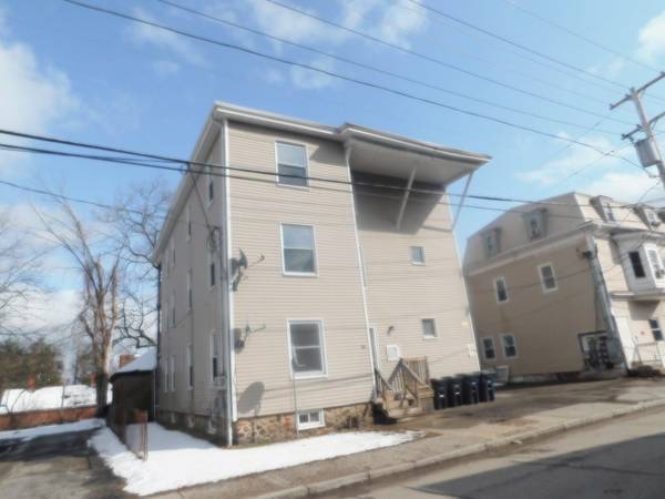 38 Pleasant St, Southbridge, MA 01550