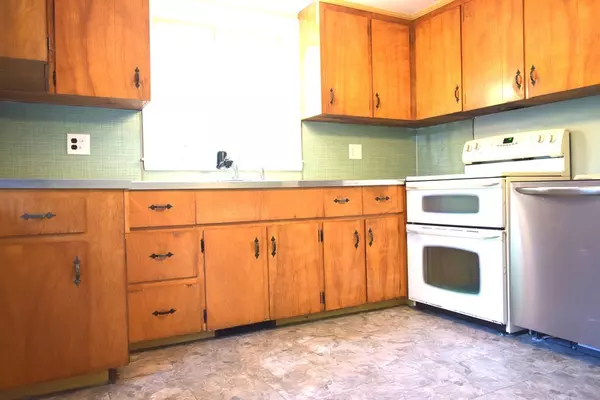 Easton, MA 02375,21 Purchase St