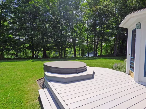 Deerfield, MA 01342,542 River Road