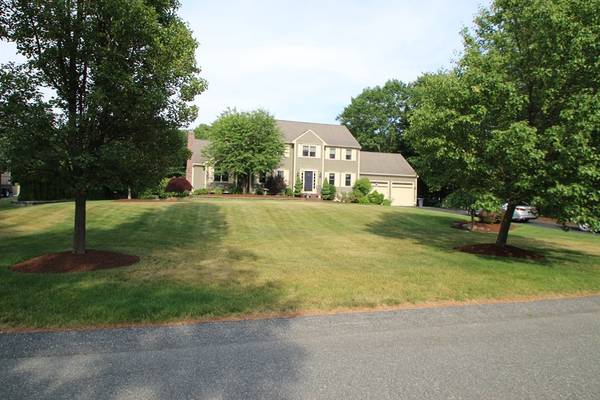 33 Captains Way, East Bridgewater, MA 02333