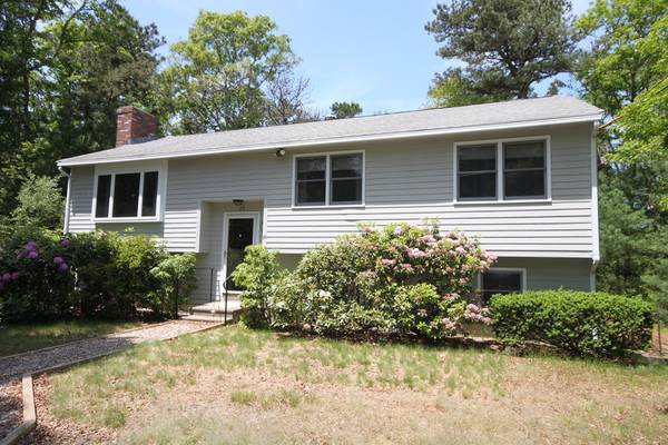 89 Happy Hollow Rd, Falmouth, MA 02536