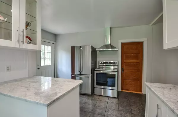 Sherborn, MA 01770,11 Curve Street