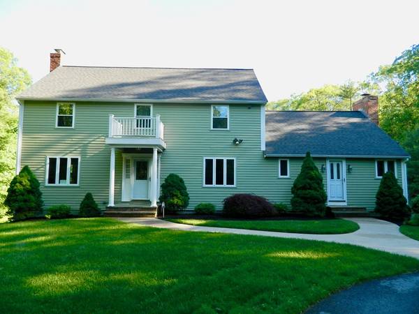 63 Crooked Pond Dr, Boxford, MA 01921