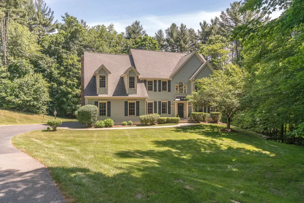 Southborough, MA 01772,1 Metacomet Ln