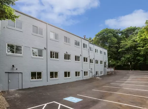 Dedham, MA 02026,70 Milton Street