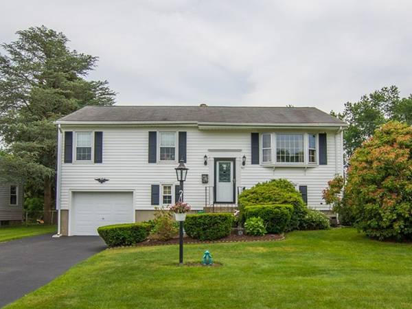 107 Fordham Dr, Somerset, MA 02726