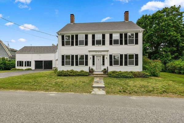 16 Chapel St, Duxbury, MA 02332