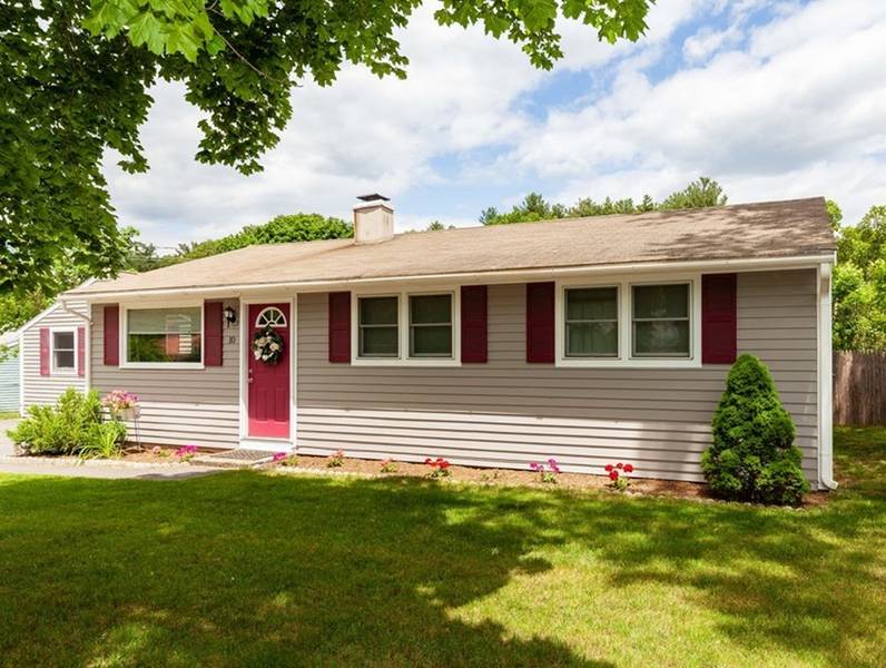 10 James St, Plainville, MA 02762