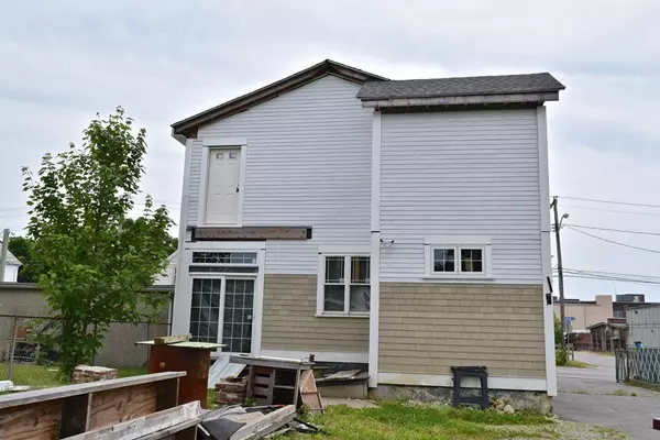 Acushnet, MA 02743,15 Slocum St