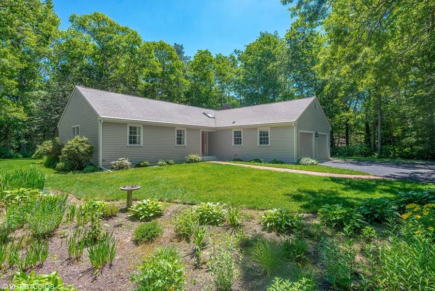 8 Golf Links Cir, Sandwich, MA 02563