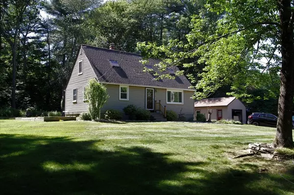 7 Glen St, Douglas, MA 01516