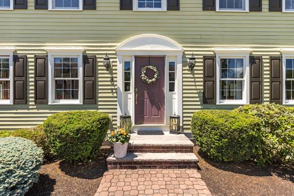 Wakefield, MA 01880,8 Evangelista Way