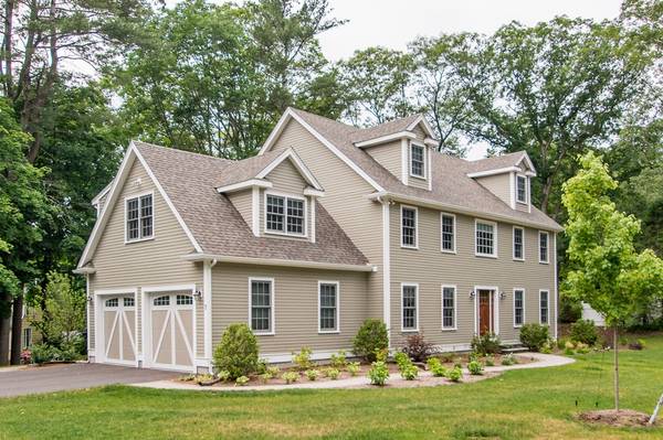 7 Kingsbury Dr, Medfield, MA 02052