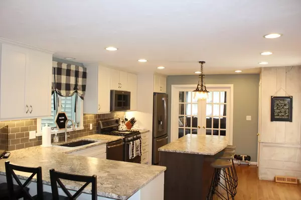 Walpole, MA 02081,31 Bird Street