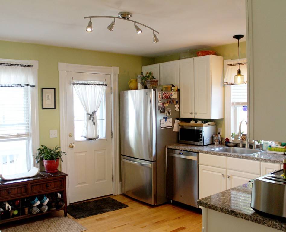 Gloucester, MA 01930,8 Chapel St #B