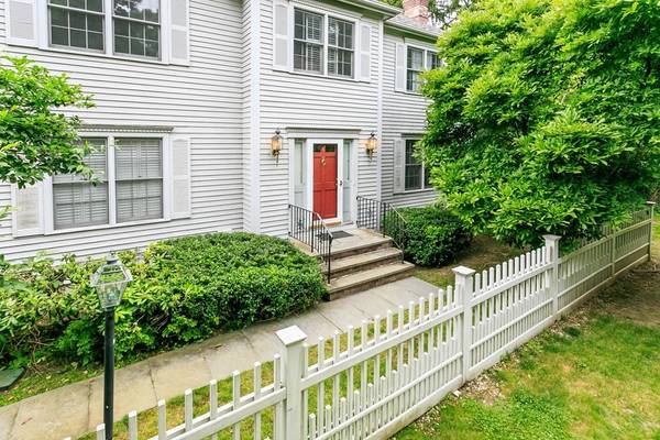 43 Glen Rd, Wellesley, MA 02481