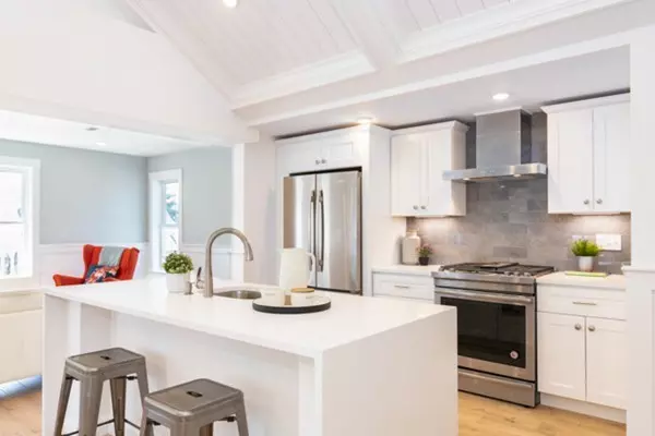 Somerville, MA 02143,20 Carlton St #3