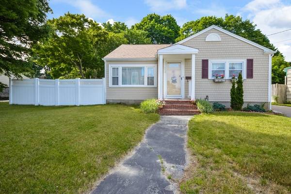 594 Sawyer St, New Bedford, MA 02746