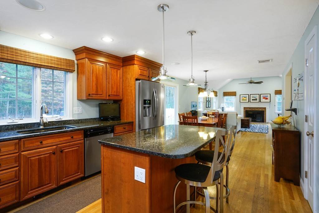 Duxbury, MA 02332,1047 Summer St