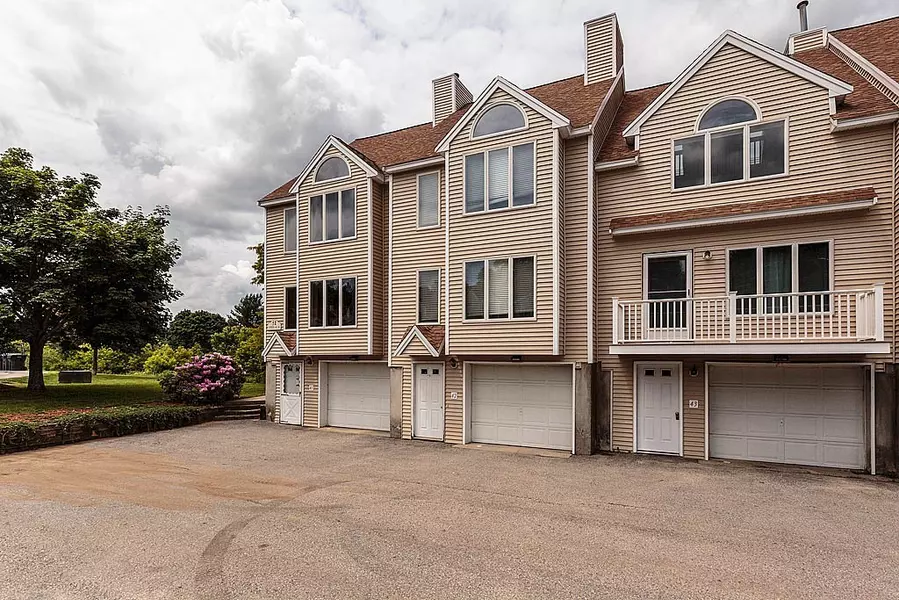 51 Tobey Rd #43, Dracut, MA 01826