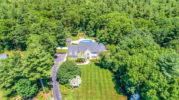 30 Falcon Ridge Dr, Hopkinton, MA 01748