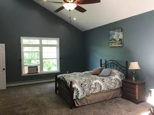 Norton, MA 02766,66 Pine St