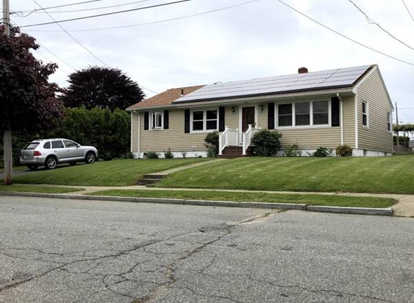 13 Lawrence St, New Bedford, MA 02745