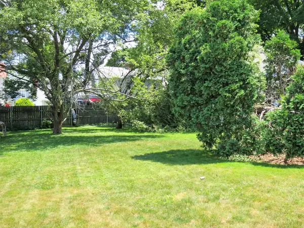 Fall River, MA 02720,1517 Robeson St