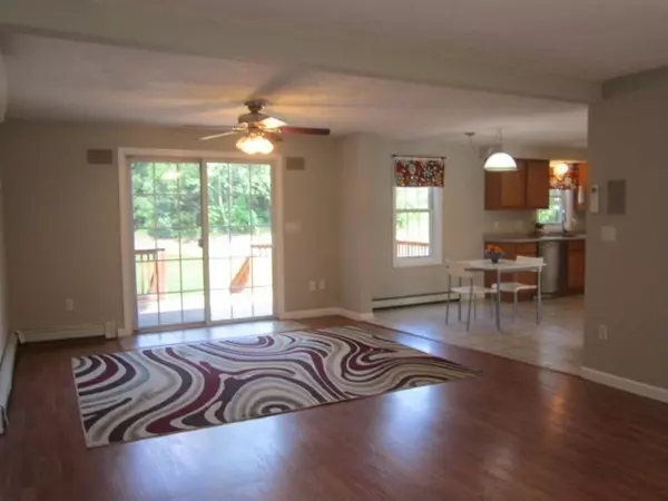 Uxbridge, MA 01569,5 Longmeadow Rd