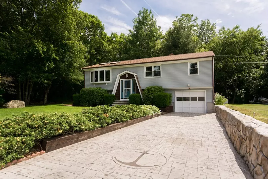 148 E Demello Dr, Tiverton, RI 02878