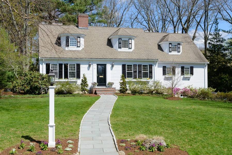 33 Chatham Circle, Wellesley, MA 02481