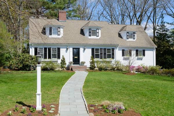 33 Chatham Circle, Wellesley, MA 02481