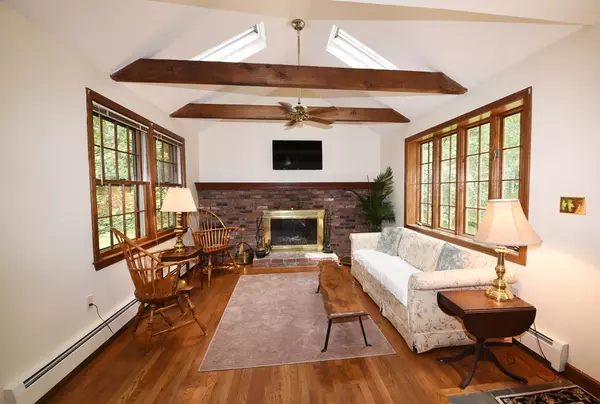 Pembroke, MA 02359,48 Long Hill Rd