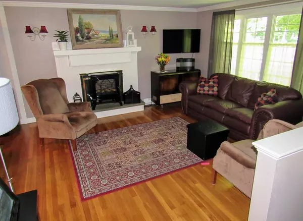 Westport, MA 02790,93 Robert St