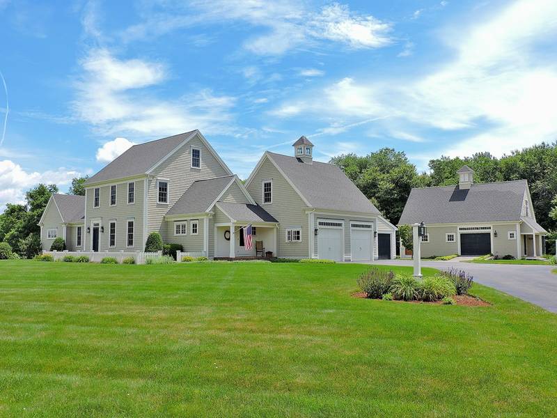 13 Hitching Post Rd, Lakeville, MA 02347