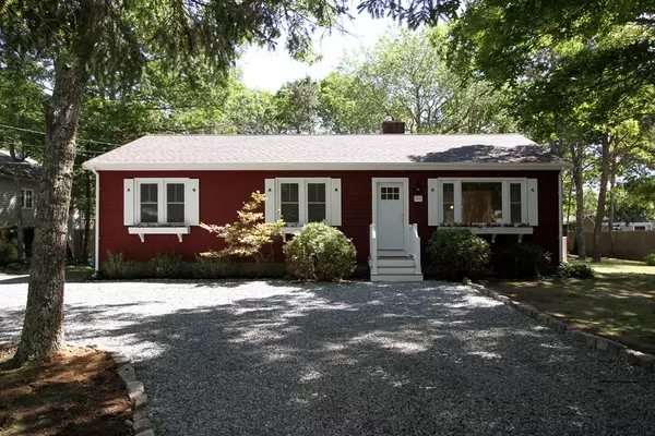 33 Highview Dr, Falmouth, MA 02536