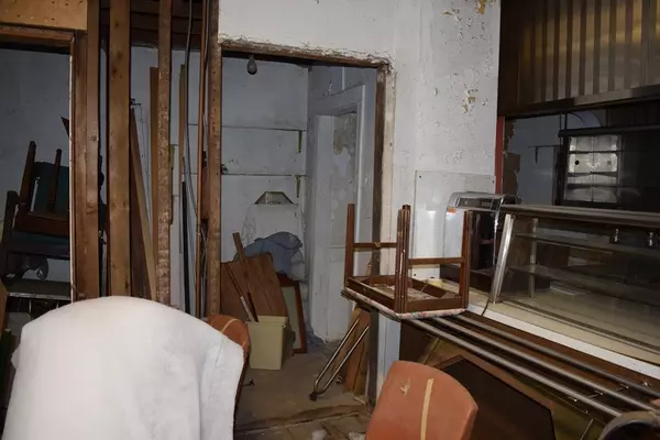 Holyoke, MA 01040,137-139 High St