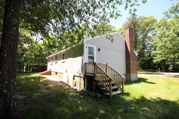 Falmouth, MA 02536,215 Fresh Pond Rd