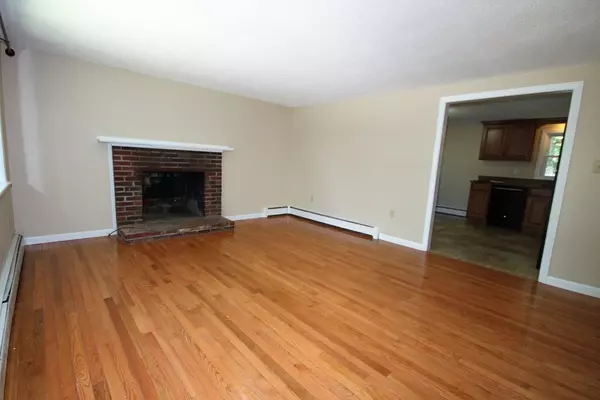 Falmouth, MA 02536,215 Fresh Pond Rd